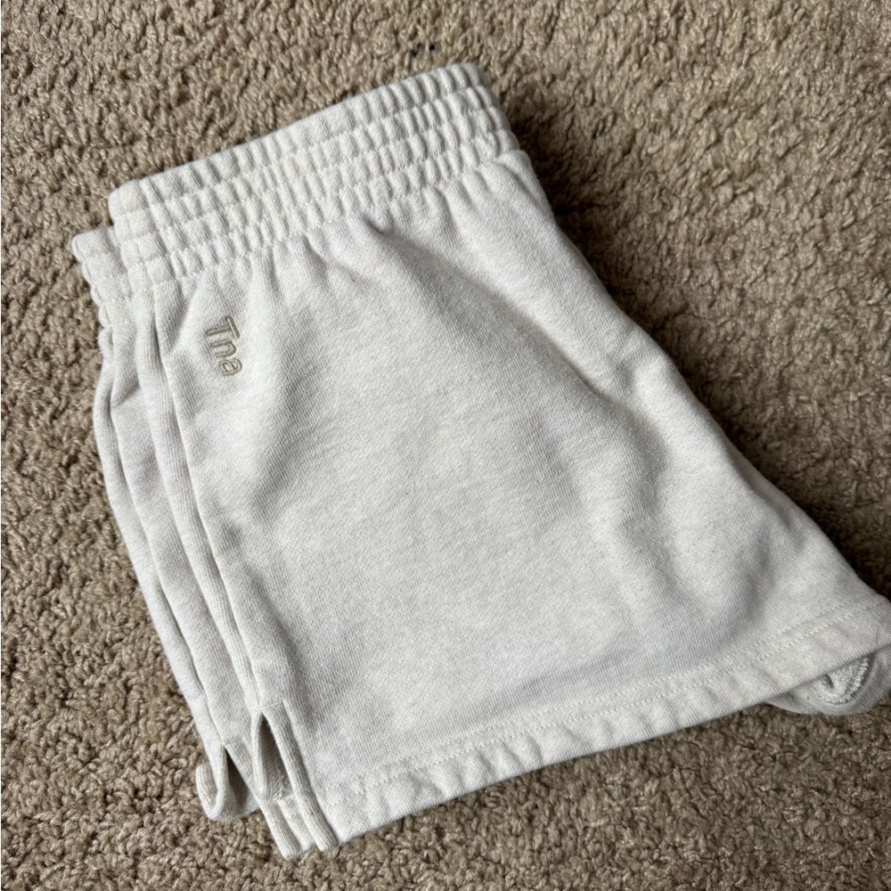 Aritzia TNA Extra Fleece Perfect 2” Sweatshort - Picture 2 of 5